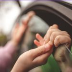 Criança de 4 anos é resgatada após ser esquecida dentro de Van Escolar em Botucatu