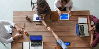 Terceirização de Recursos Humanos avança no Brasil Terceirização de Recursos Humanos avança no Brasil