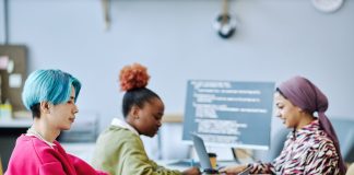 Discriminação marca o dia a dia de LGBTQIAP+ no trabalho Discriminação marca o dia a dia de LGBTQIAP+ no trabalho