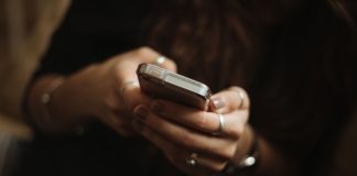 IA tem aumentado falsos reviews de apps, diz DoubleVerify