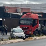 Botucatu: Caminhão e carro colidem na região da Vila Paulista