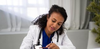 Assistente virtual com IA chega para otimizar rotina médica