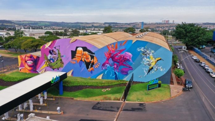 Empresa de tecnologia registra aumento de US$ 450 mil no faturamento do semestre Empresa de tecnologia registra aumento de US$ 450 mil no faturamento do semestre