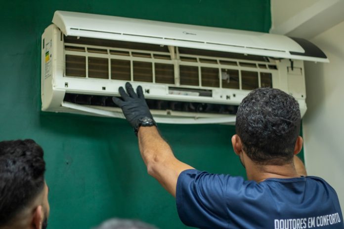 Ar-condicionado: higienização do filtro demanda atenção Ar-condicionado: higienização do filtro demanda atenção