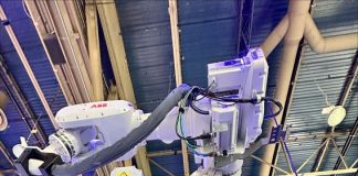 ABB mostra robô que carrega caminhões elétricos ABB mostra robô que carrega caminhões elétricos