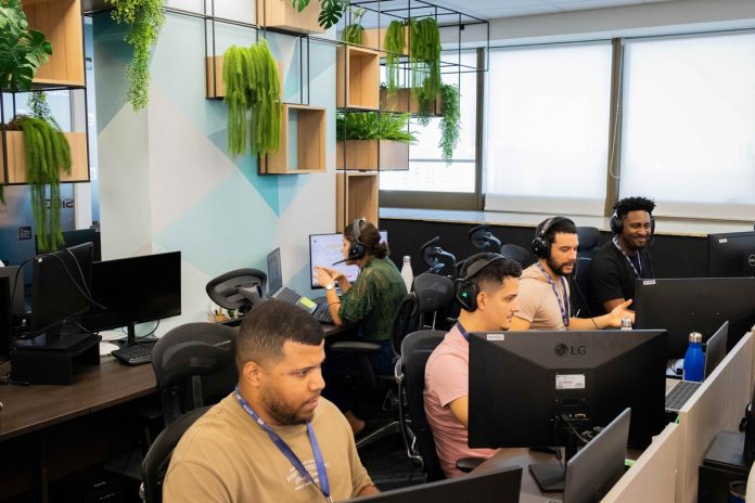 Plataforma de educação gratuita será lançada no Brasil Plataforma de educação gratuita será lançada no Brasil