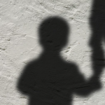 Homem é preso suspeito de agredir e abusar sexualmente de enteados. Vítima está internada no HC de Botucatu