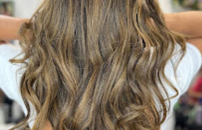 Mercado de extensões capilares ganha força com nova técnica Mercado de extensões capilares ganha força com nova técnica