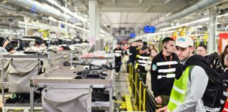 JETOUR recebe mídia global e clientes em visita à fábrica inteligente de Fuzhou