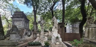 Cemitérios de SP preservam histórias de personalidades negras