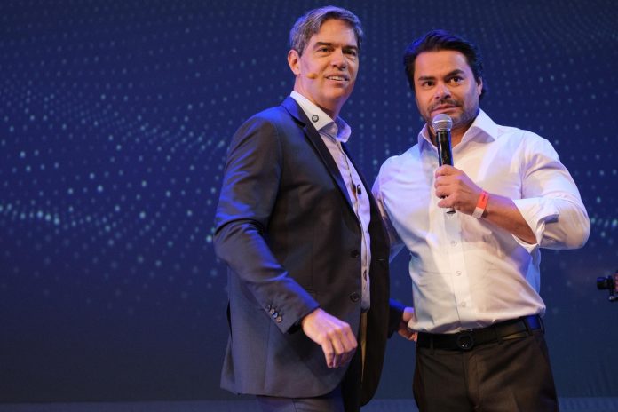 Aggrega realiza evento com Ricardo Amorim no Teatro Porto Aggrega realiza evento com Ricardo Amorim no Teatro Porto