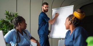 Mundo registra déficit de 6 milhões de enfermeiros Mundo registra déficit de 6 milhões de enfermeiros