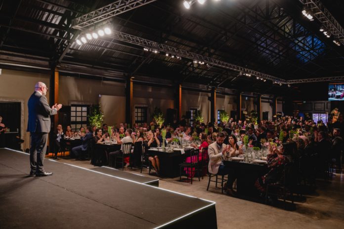 Lideranças da indústria são homenageadas no Sul do Brasil Lideranças da indústria são homenageadas no Sul do Brasil