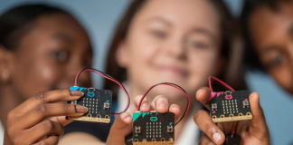 Micro:bit lança plataforma para crianças aprenderem IA