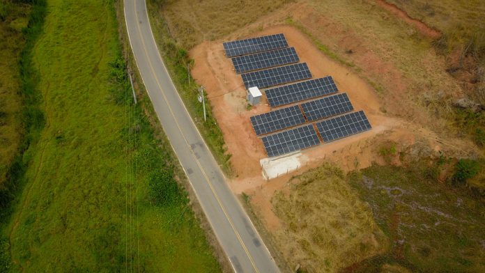 Energia solar movimenta R$ 200bi e segue em expansão em 2025 Energia solar movimenta R$ 200bi e segue em expansão em 2025