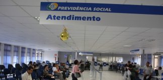 Fila de espera no INSS aumenta 33% e expõe desafios no previdenciário Fila de espera no INSS aumenta 33% e expõe desafios no previdenciário