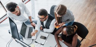 País tem quase 39 milhões de profissionais na informalidade