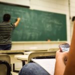 ETEC de Botucatu abre seleção gratuita para professor de Língua Portuguesa Professora da FAEP explica como se adaptar à proibição de celulares nas escolas