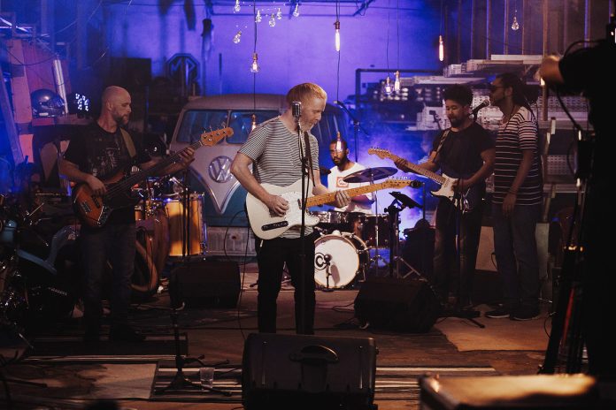 Lançamento do álbum Pé na Lama marca nova fase de Le CostaRosa Lançamento do álbum Pé na Lama marca nova fase de Le CostaRosa