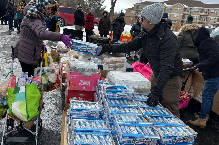 Redes de apoio facilitam a integração de brasileiros nos EUA Redes de apoio facilitam a integração de brasileiros nos EUA