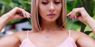 Cinzas de entes queridos viram pingentes personalizados