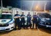 GCMs de Botucatu e Itatinga interceptam veículo em fuga e prendem suspeito por tráfico de drogas