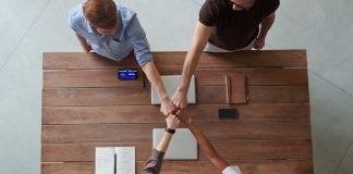 Projeto quer prevenir racismo e antissemitismo em empresas Projeto quer prevenir racismo e antissemitismo em empresas