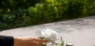 Escolha de plano funeral exige atenção, alerta especialista Escolha de plano funeral exige atenção, alerta especialista