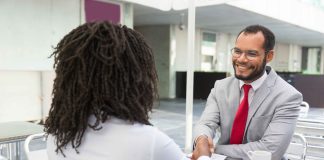 Primeiros minutos da entrevista podem definir contratação, apontam especialistas