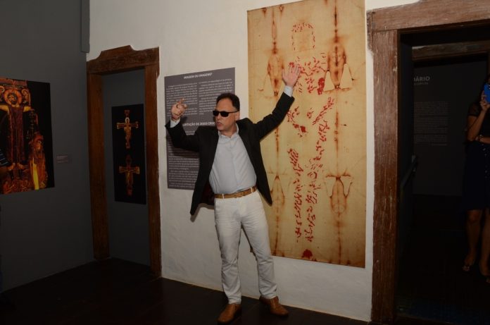 Pesquisadores divergem sobre a autenticidade do Santo Sudário Pesquisadores divergem sobre a autenticidade do Santo Sudário