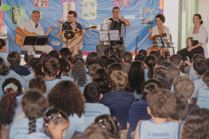 Tenor Chorão chega à população de Arniqueira no DF
