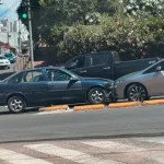 Acidente embaixo do Pontilhão da Fepasa trava trânsito na região central de Botucatu