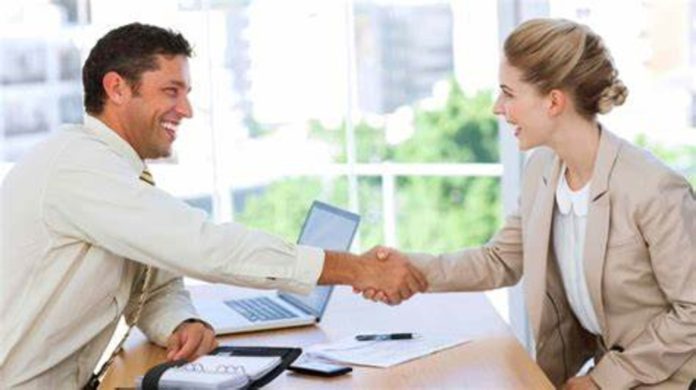 Como a linguagem corporal pode garantir sucesso na entrevista de emprego