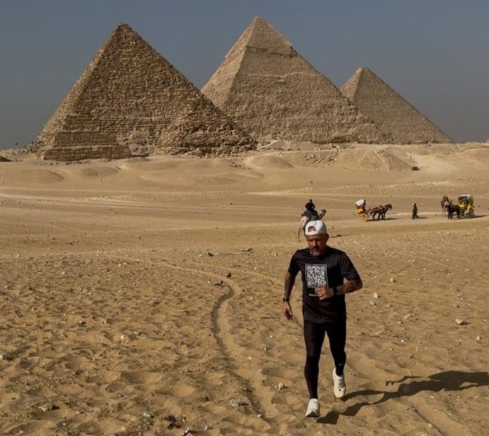 Ultramaratonista brasileiro inicia 2ª Volta ao Mundo correndo 15 mil quilômetros Ultramaratonista brasileiro inicia 2ª Volta ao Mundo correndo 15 mil quilômetros