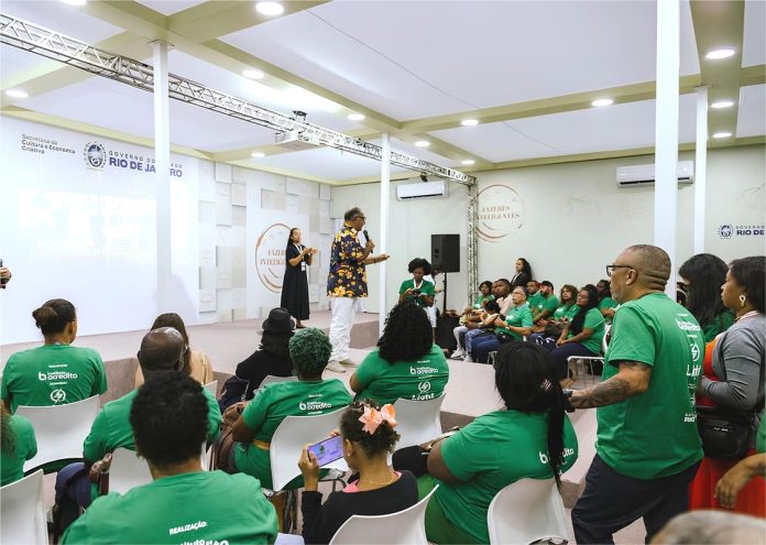Empreendedores são certificados durante a Rio Artes Empreendedores são certificados durante a Rio Artes