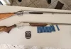 Botucatu: Homem com dois mandados de prisão é detido com espingardas e pistola de airsoft durante operação