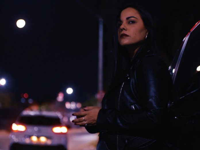 Compositora mineira cria projeto com 100 músicas em 100 dias