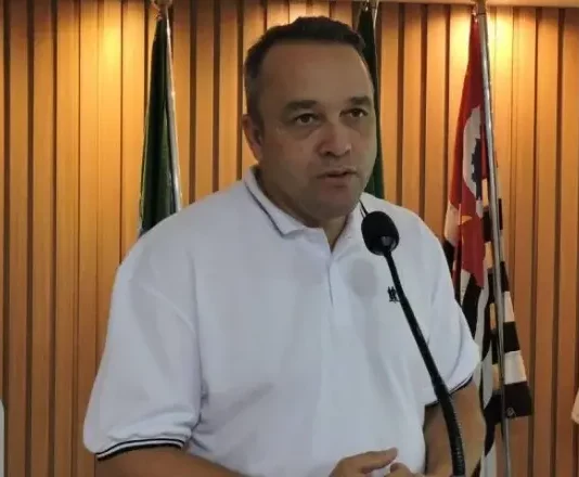 Polícia identifica perfis falsos que atacavam prefeito de Bofete em “comitê do ódio” no WhatsApp. Servidores são investigados