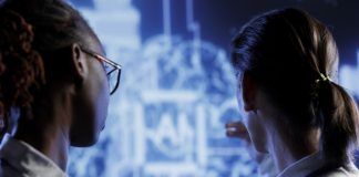 Pearson apresenta IA para preparação de aulas de inglês