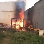 Incêndio em terreno baldio coloca casas em risco e mobiliza Defesa Civil em Botucatu