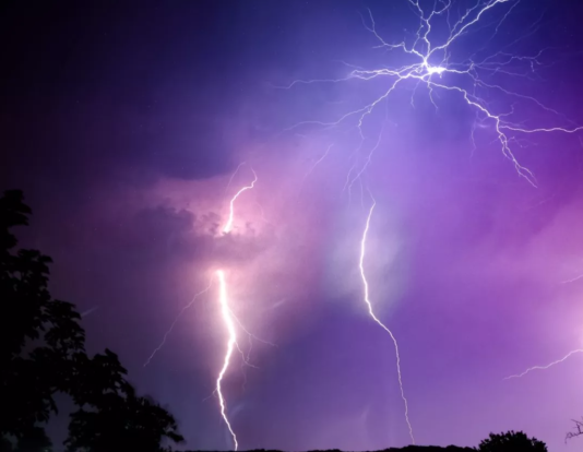 Defesa Civil alerta para risco de tempestades com raios, ventos fortes e granizo em todo o estado de SP nesta segunda (28)