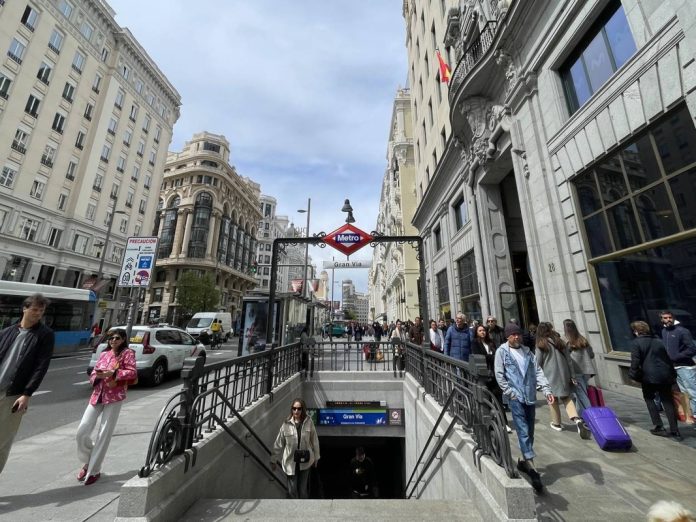 Brasileiro pode tirar visto de nômade digital na Espanha Brasileiro pode tirar visto de nômade digital na Espanha