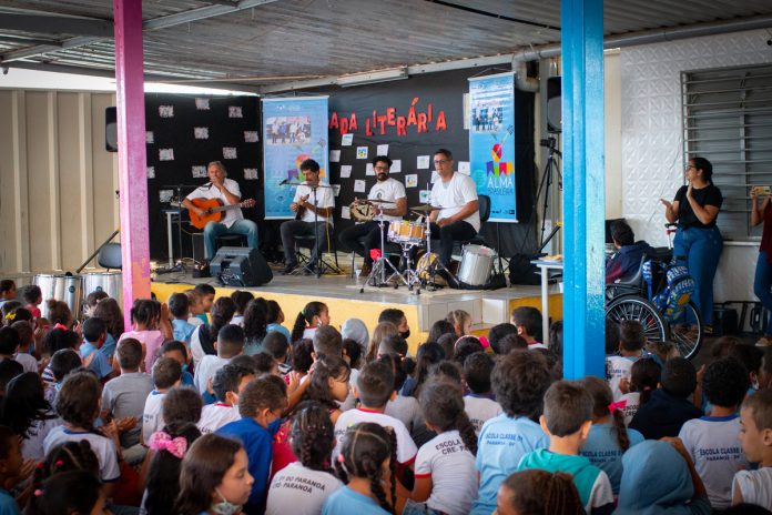 Alma Brasileira leva educação musical a escolas do DF
