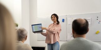 Manpower e FIEP abrem 74 vagas na educação e saúde no Paraná