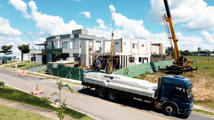 Estruturas pré-fabricadas ganham espaço na construção civil Estruturas pré-fabricadas ganham espaço na construção civil