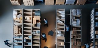 Reestruturação torna galpão em farmácia para pets Reestruturação torna galpão em farmácia para pets