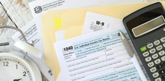 Brasileiros nos EUA enfrentam regras fiscais rígidas no país Brasileiros nos EUA enfrentam regras fiscais rígidas no país