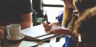 IA reduz sobrecarga e impulsiona marketing na educação IA reduz sobrecarga e impulsiona marketing na educação