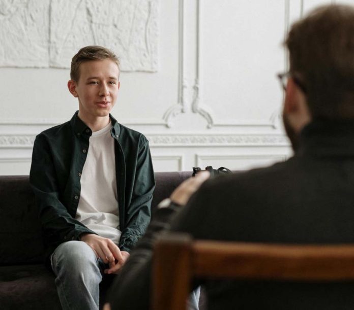 Psicóloga afirma que adolescência é o elo perdido no cuidado ao autista Psicóloga afirma que adolescência é o elo perdido no cuidado ao autista