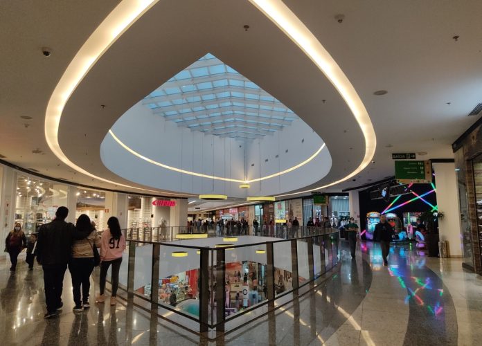 Vendas pelo Dia das Mães devem crescer até 12% em shoppings Vendas pelo Dia das Mães devem crescer até 12% em shoppings